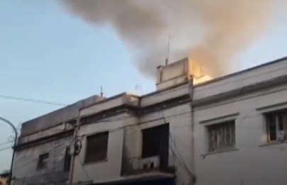 Se incendian casa y mueblería en Flores