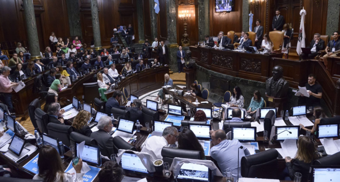La Legislatura de la Ciudad aprobó el Presupuesto 2023 con Déficit Cero, sin aumento de impuestos y con una baja del peso de la deuda del 30%