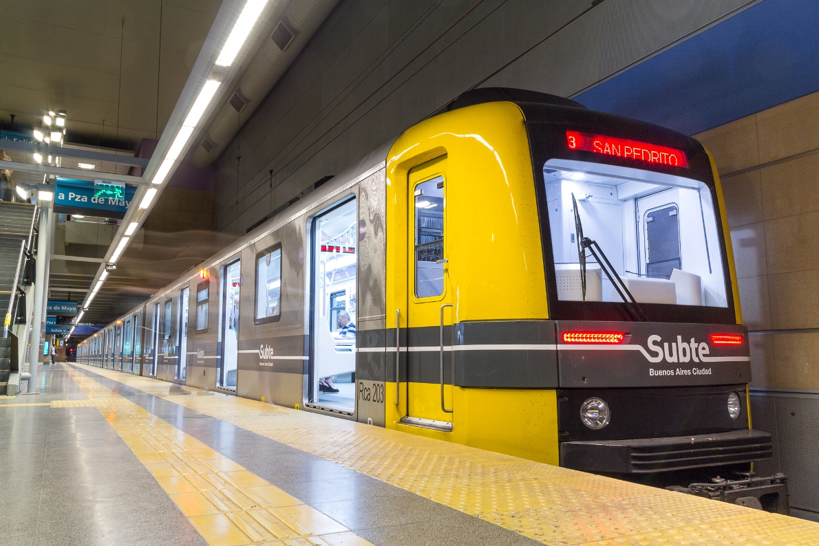 Metrodelegados levantan molinetes y paran la Línea A de subtes