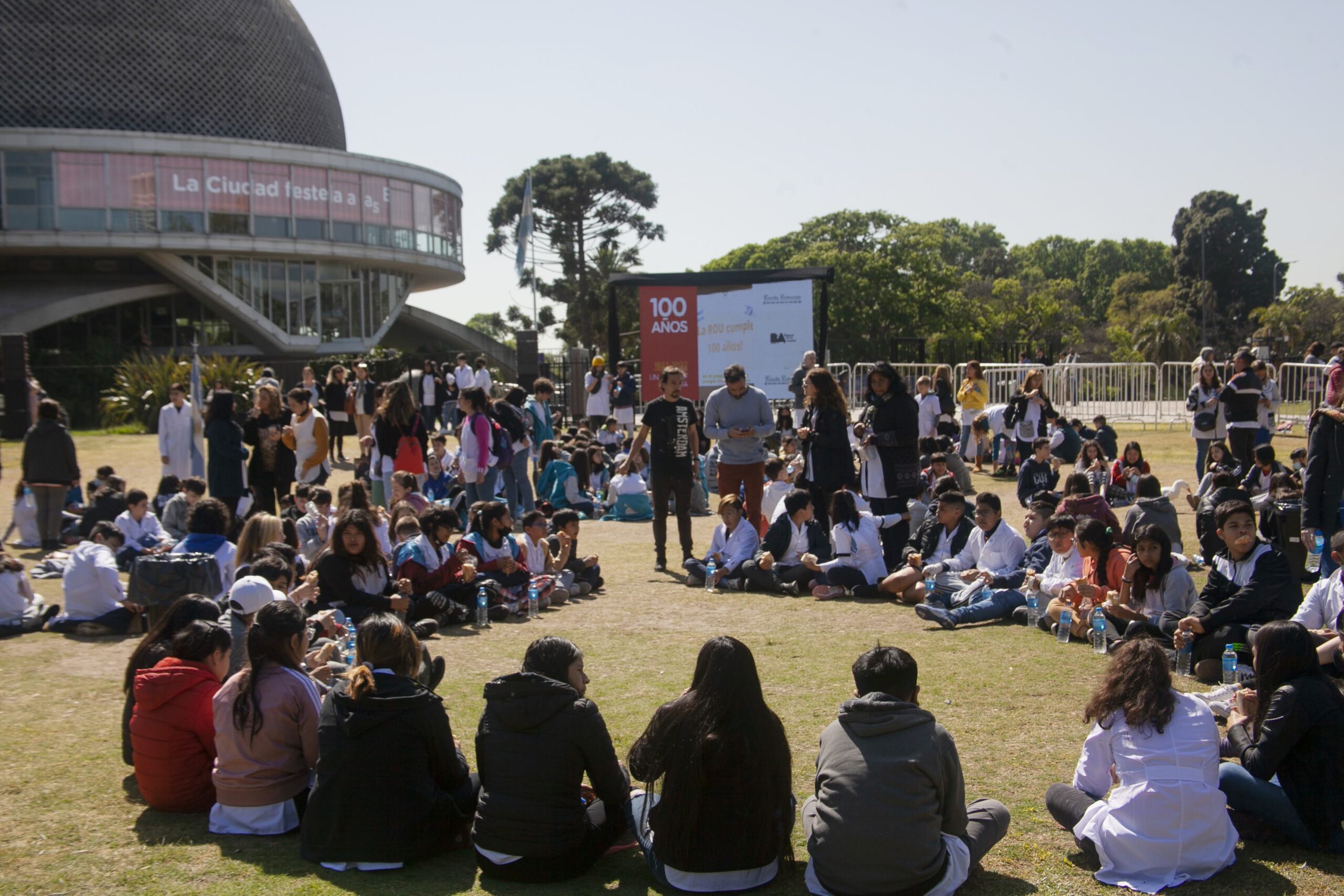 El GCBA reconoció a 16 escuelas que cumplen 100 años