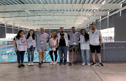 Celebran 15 años de trayectoria de Dogos Natación en Parque Roca