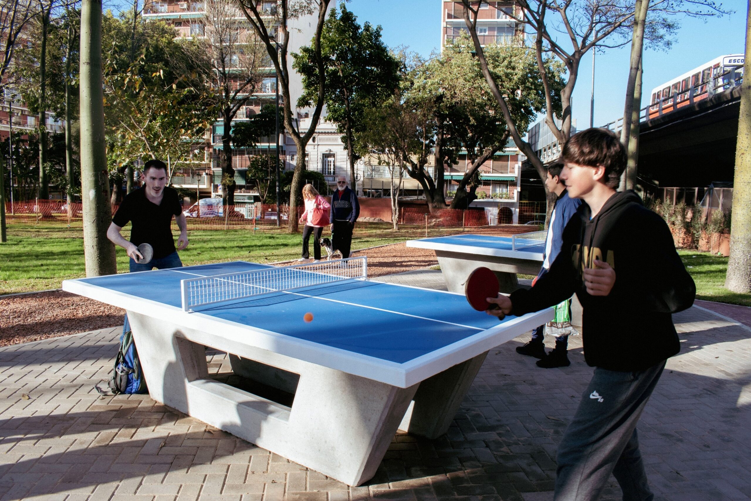 Parque Chacabuco: inaugurado nuevo sector deportivo con calistenia, fútbol-tenis y ping-pong