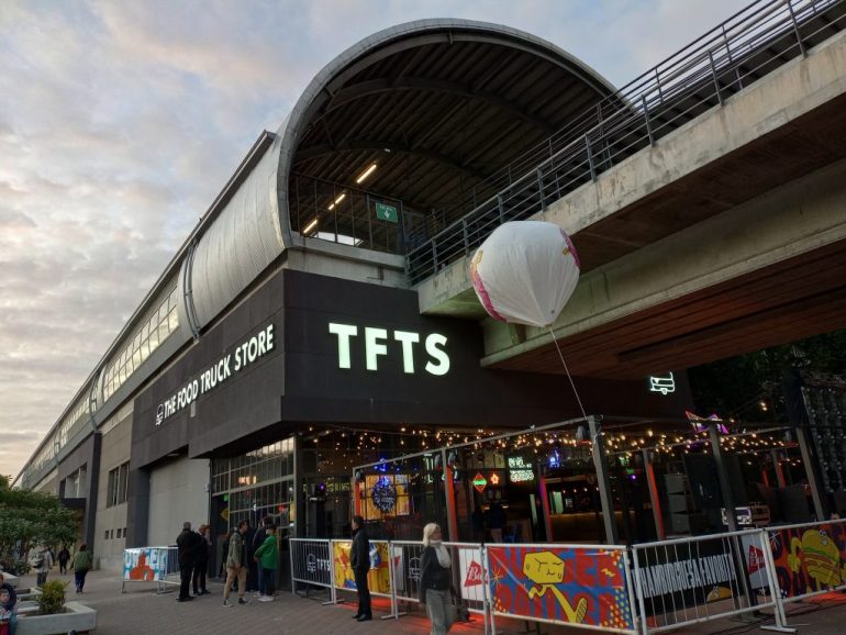 Una tradicional marca de hamburguesas inauguró su nuevo local en Belgrano