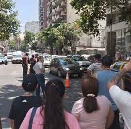 Los cortes de luz prolongados ya se sufren en Abasto y alrededores: vecinos salen a la calle a protestar