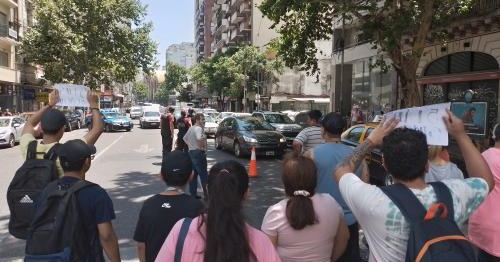 Los cortes de luz prolongados ya se sufren en Abasto y alrededores: vecinos salen a la calle a protestar