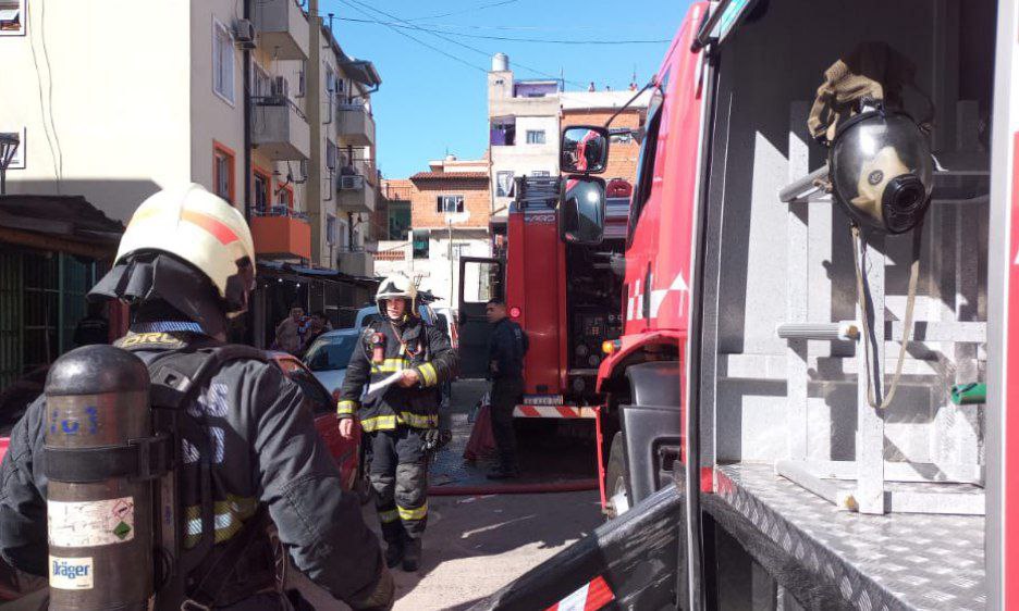Incendio en Bajo Flores: al menos seis personas trasladadas por inhalar humo