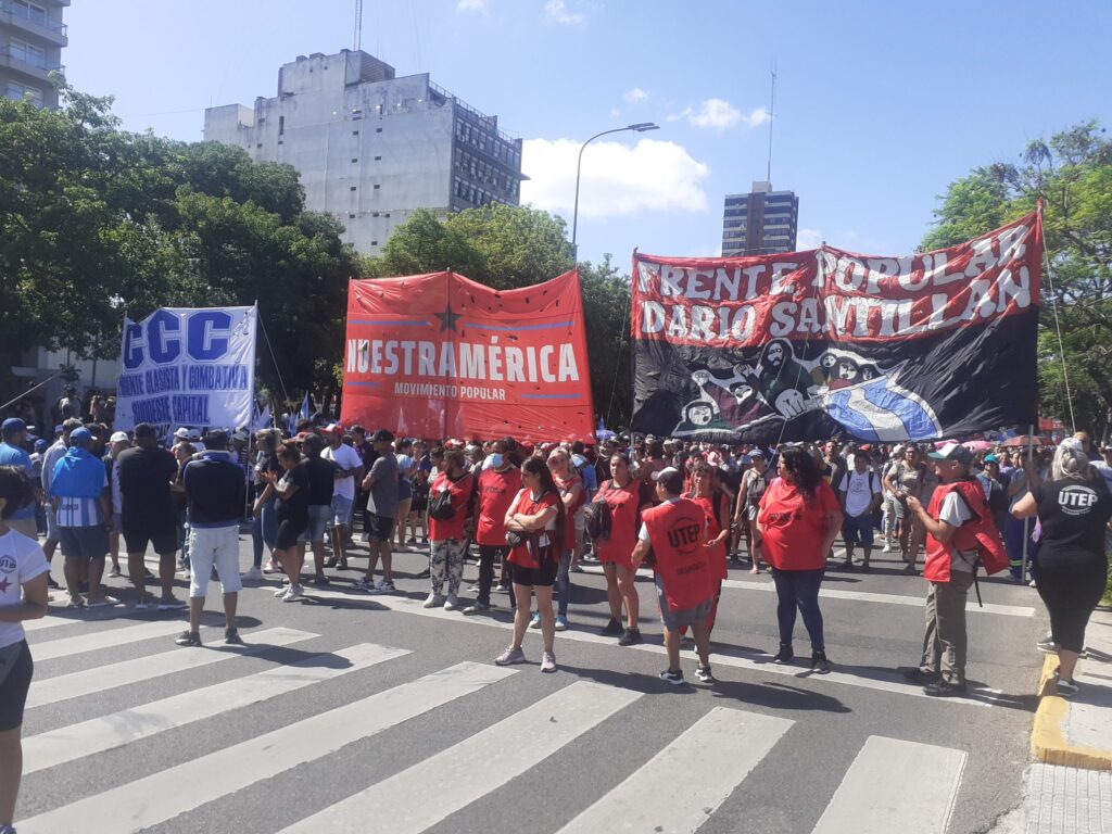 Movimientos sociales protestaron en el centro porteño: “No al ajuste a los de abajo”
