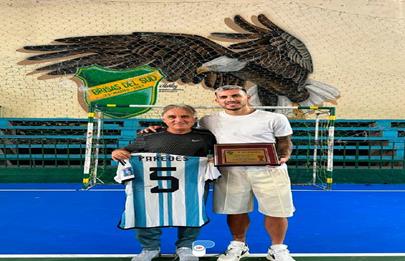 Leandro Paredes visitó el club Brisas del Sud de Mataderos