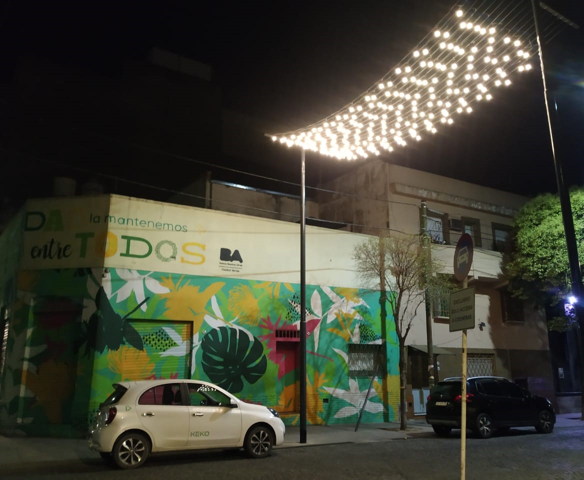 Colocaron “techos de luces” sobre el Pasaje Zelaya del Abasto