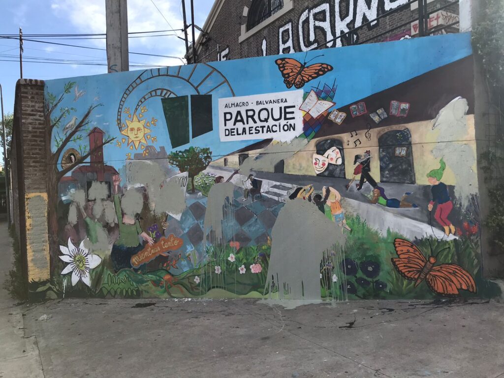 Por segunda vez vandalizaron el mural hecho por vecinos del Parque de la Estación en Perón y Anchorena