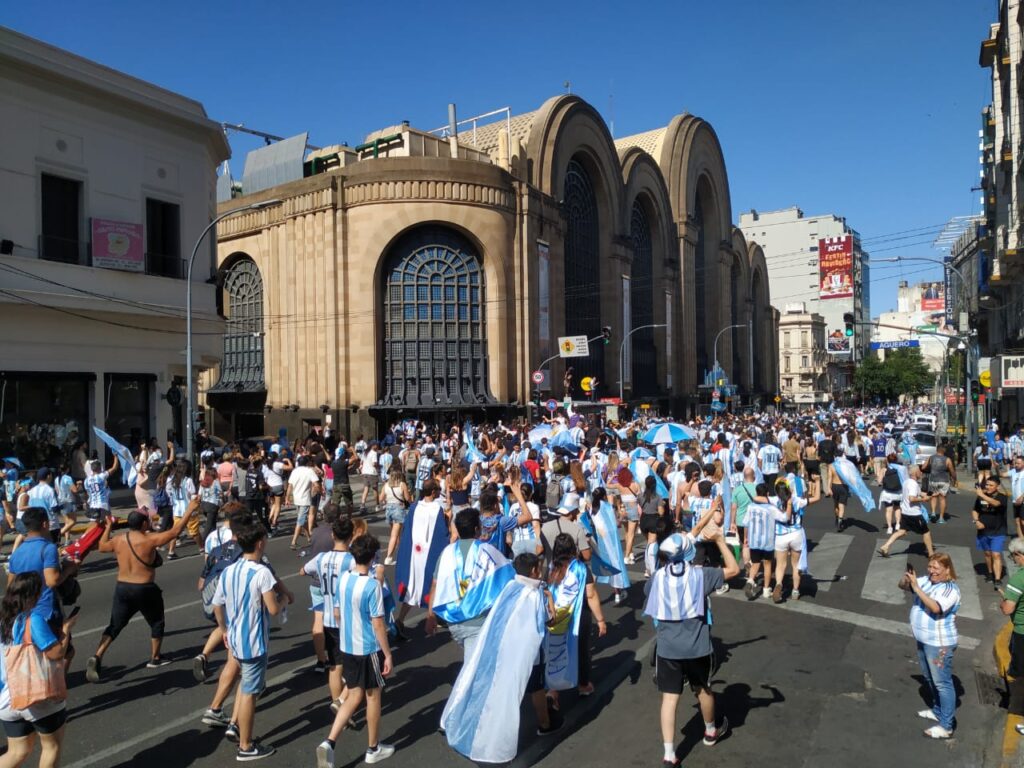 Argentina campeón del Mundial de Qatar 2022: festejos en el Abasto y caravana por avenida Corrientes