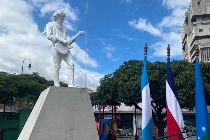 Se inauguró el monumento a Gustavo Cerati donado por la Argentina a Costa Rica