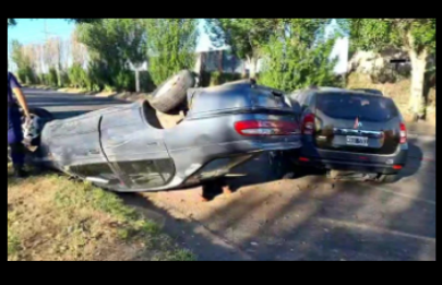 Choque y vuelco en Villa Riachuelo