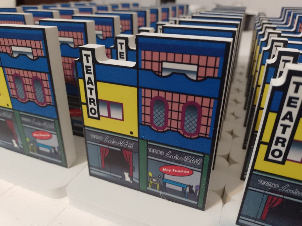 Teatro Luisa Vehil: “Teatritos”, el merchandising que es un símbolo de resiliencia