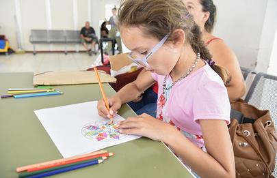 Árbol de Navidad del Garrahan con mandalas y buenos deseos