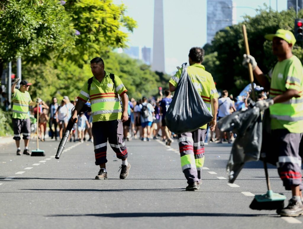 Tras la multitudinaria fiesta de recibimiento a la Selección Argentina, comenzó el operativo de reacondicionamiento