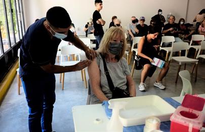 Aplican dosis de refuerzo en seis nuevos centros