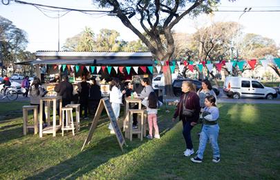 Domingo de feria de emprendedores en el Parque Pereyra