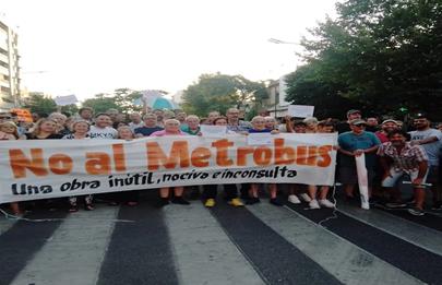 Corte y protesta cotra el Metrobus en Mataderos