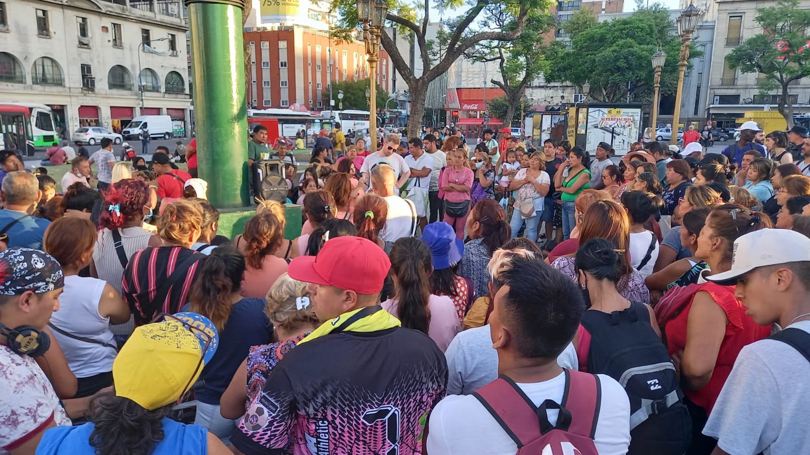 Nuevo acto de manteros de Once en Plaza Miserere: “No somos mafia, somos gente laburadora”