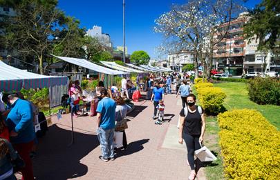 Feria de alimentos saludables en Parque Chacabuco