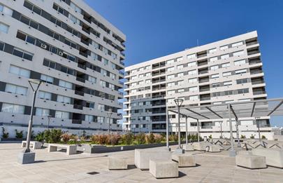 Alberto Fernández en los complejos Procrear de la Comuna 4