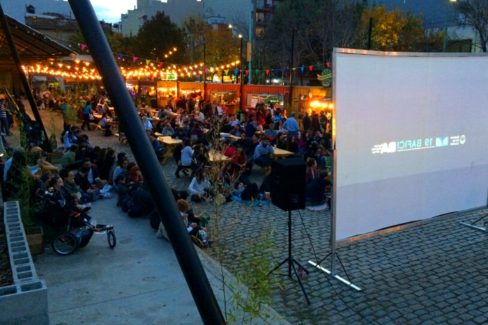 Incaa: el Cine Móvil proyectará películas en las Plazas Boedo y Martín Fierro