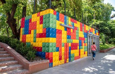 Mural de Legos en Parque Chacabuco