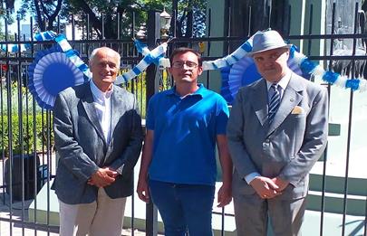 Conmemoración del primer izamiento de la bandera nacional en Plaza Flores