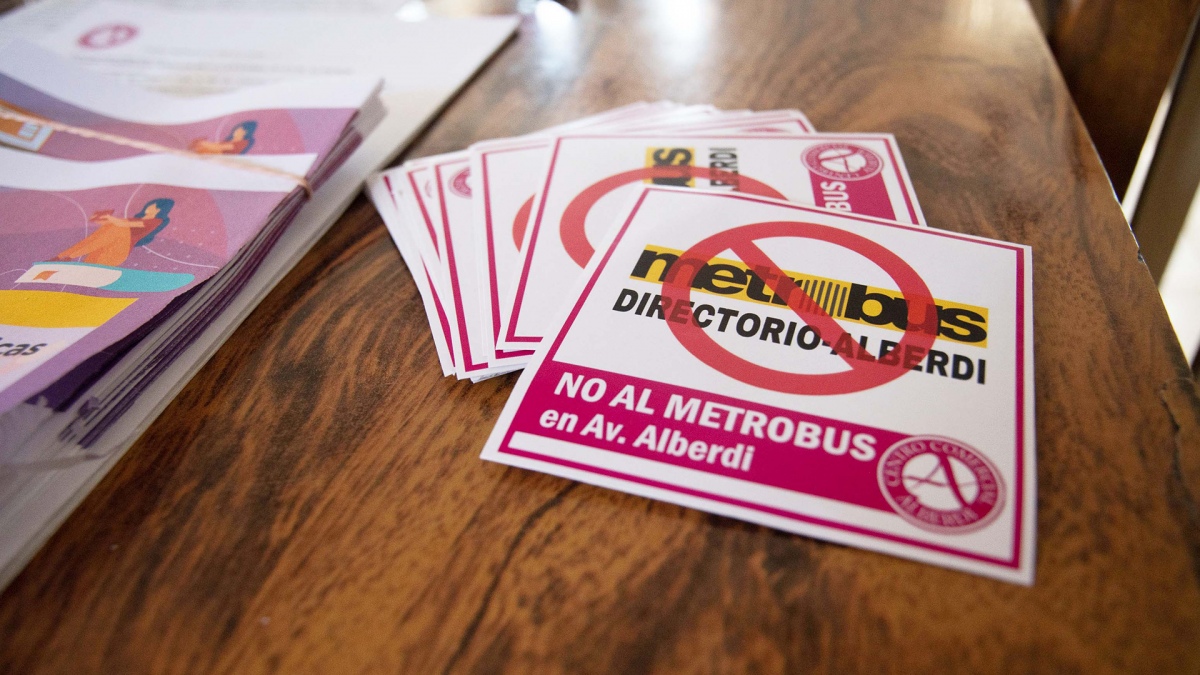 Nueva protesta de vecinos y comerciantes contra el Metrobus Alberdi-Directorio