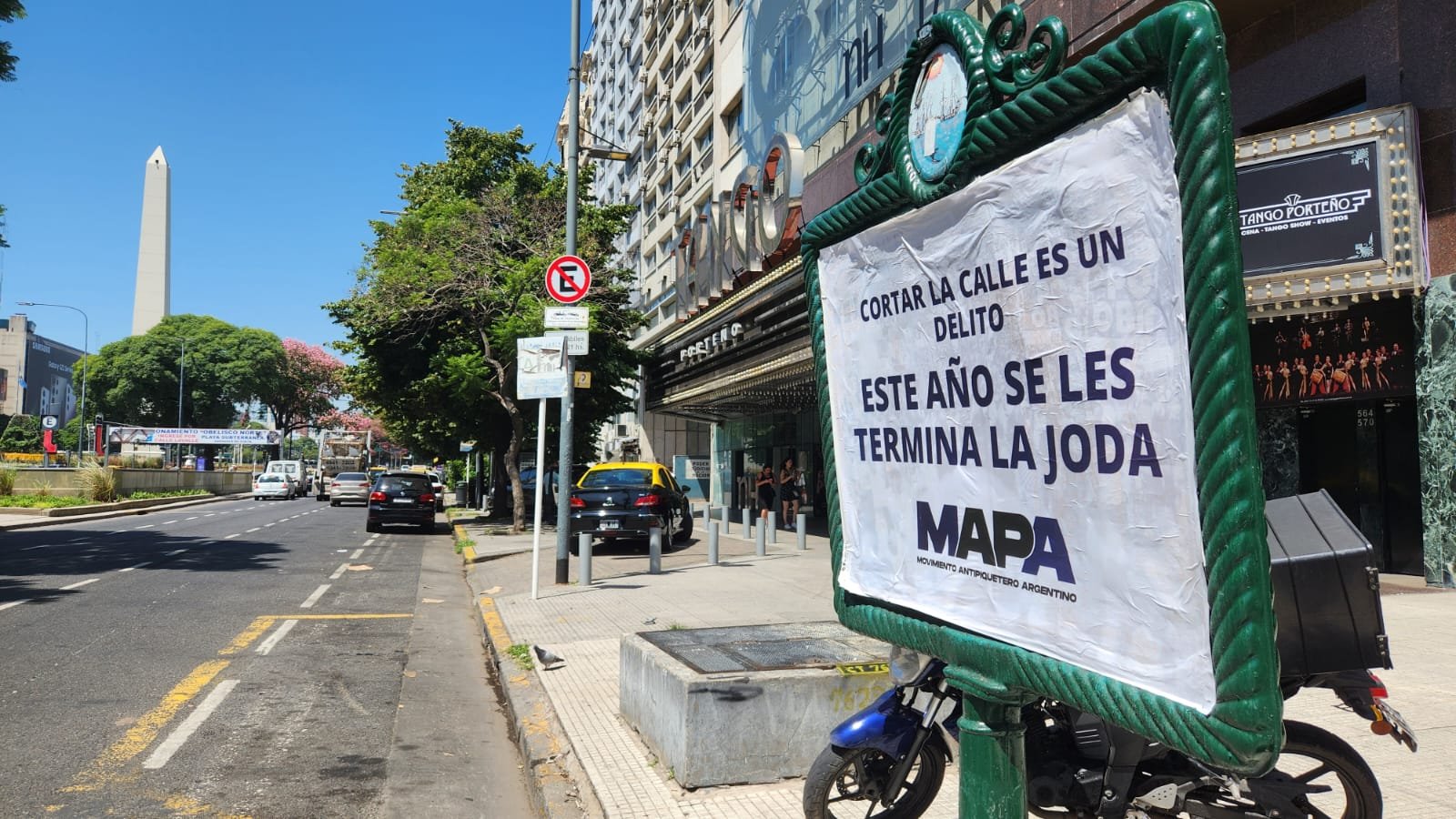 MAPA empapeló las calles porteñas contra los piquetes: “Este año se les termina la joda”