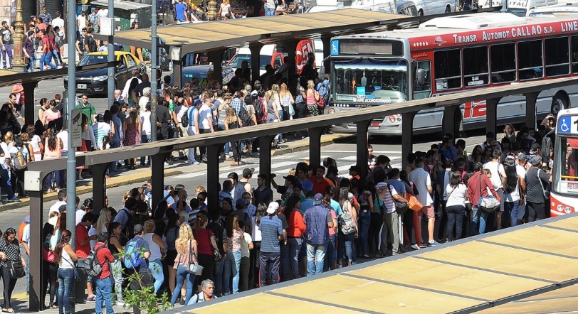 Paran 50 líneas de colectivo en el AMBA