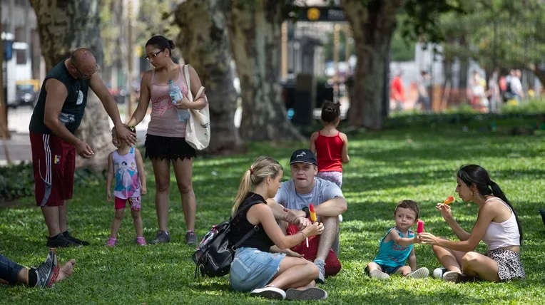 Continúa la alerta naranja en CABA por el calor extremo