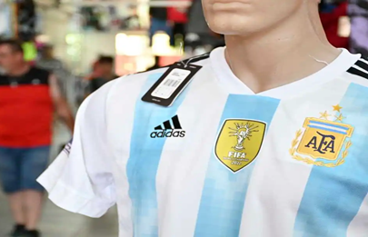 En la planta de Lugano no hay más camisetas de Argentina