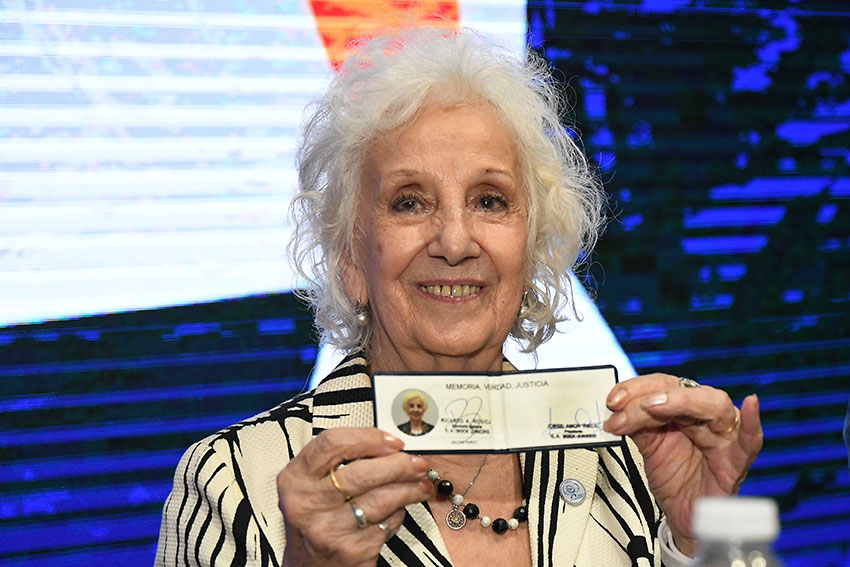 Boca Juniors entregó carnet de socia honoraria a Estela de Carlotto en una emotiva ceremonia