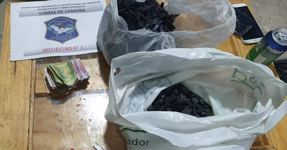 Parque Chacabuco: piden 11 años de cárcel para policías y civiles por quedarse con cocaína de un allanamiento ilegal