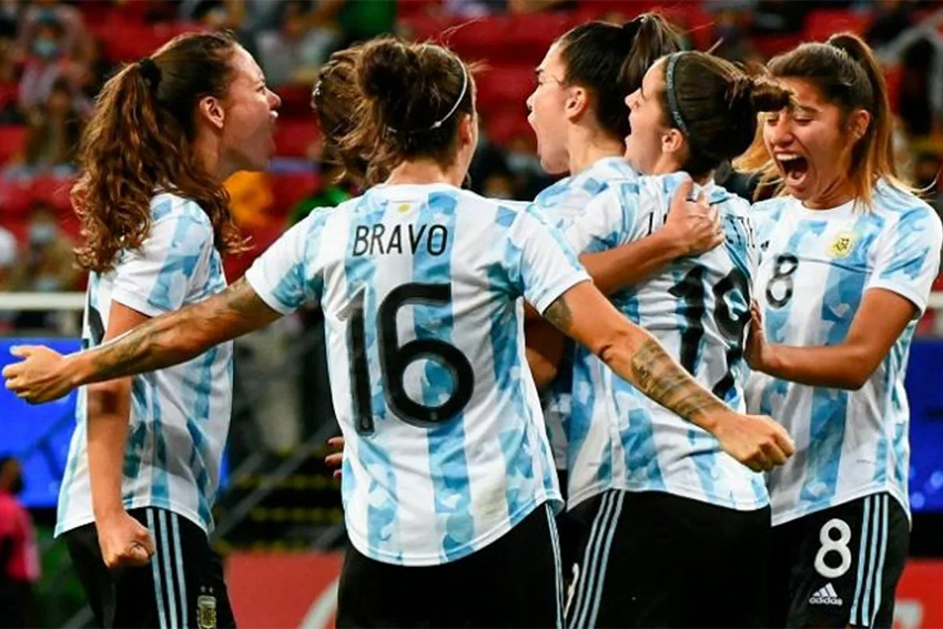 Acuerdos impulsan incorporar fútbol femenino en las escuelas y a completar primario y secundario