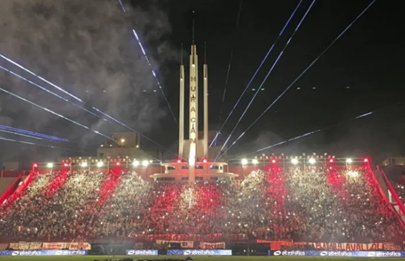 Un Globo iluminado ganó y es puntero del torneo