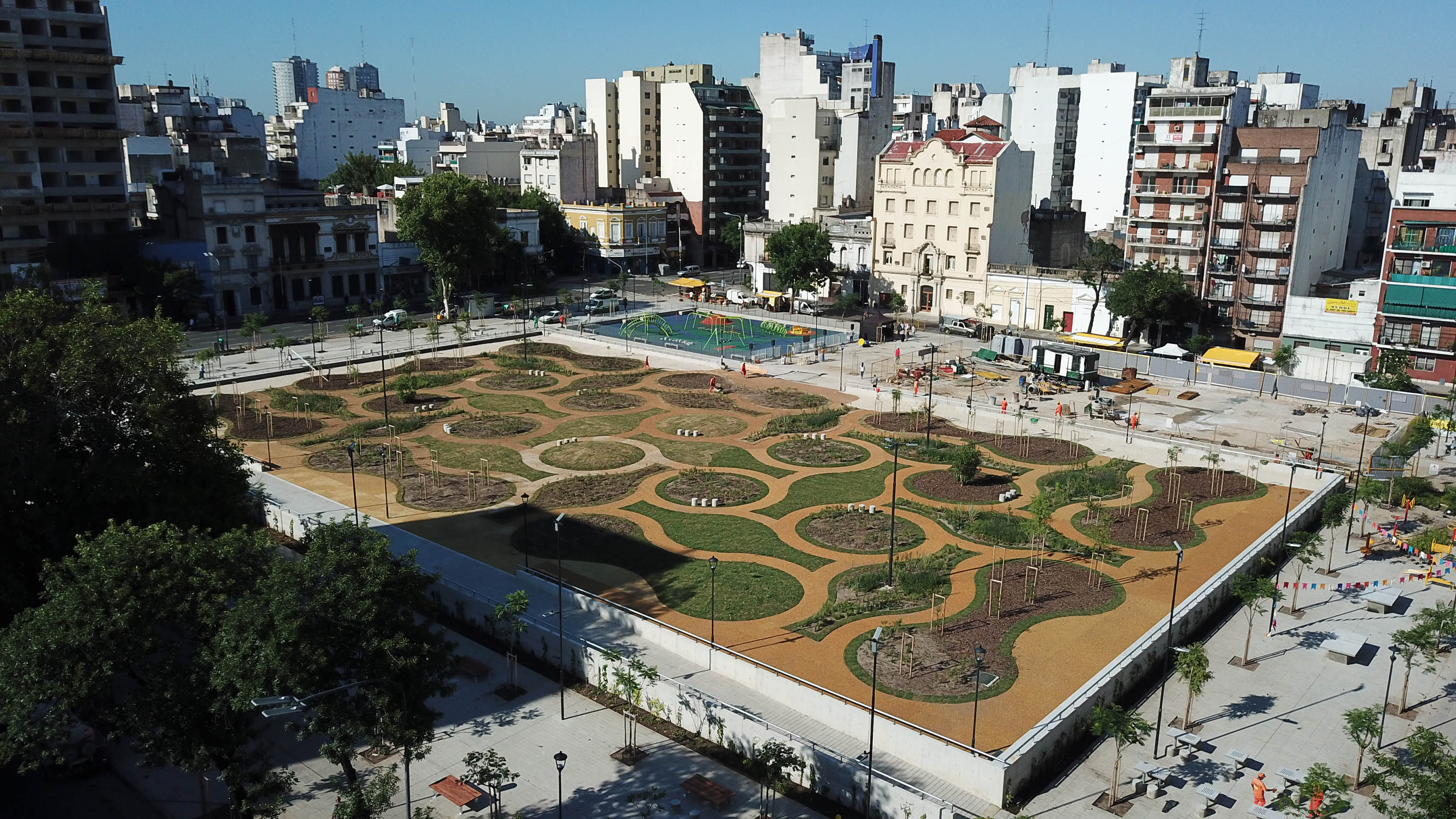 Vecinos de la Manzana 66 exigen mejoras en la plaza y amenazan con cortes de calle