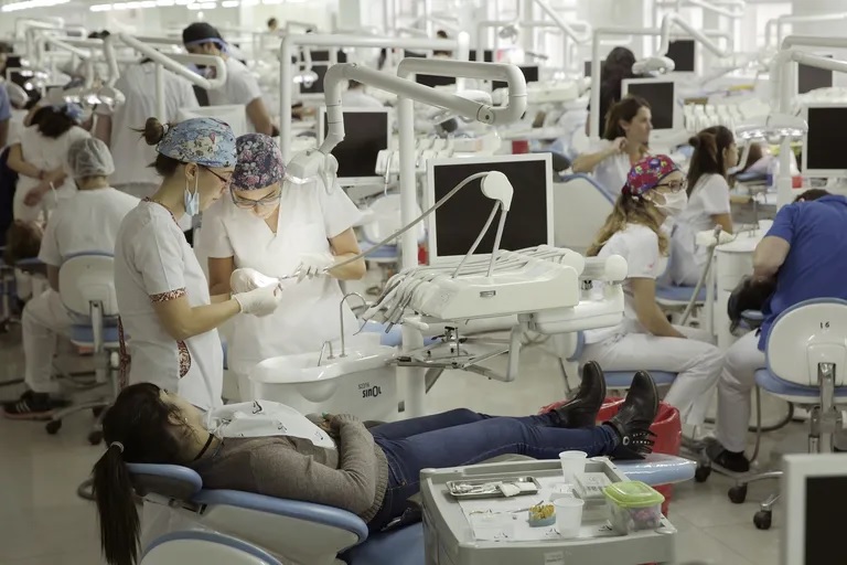 UBA: atención odontológica gratuita en Balvanera y San Cristóbal