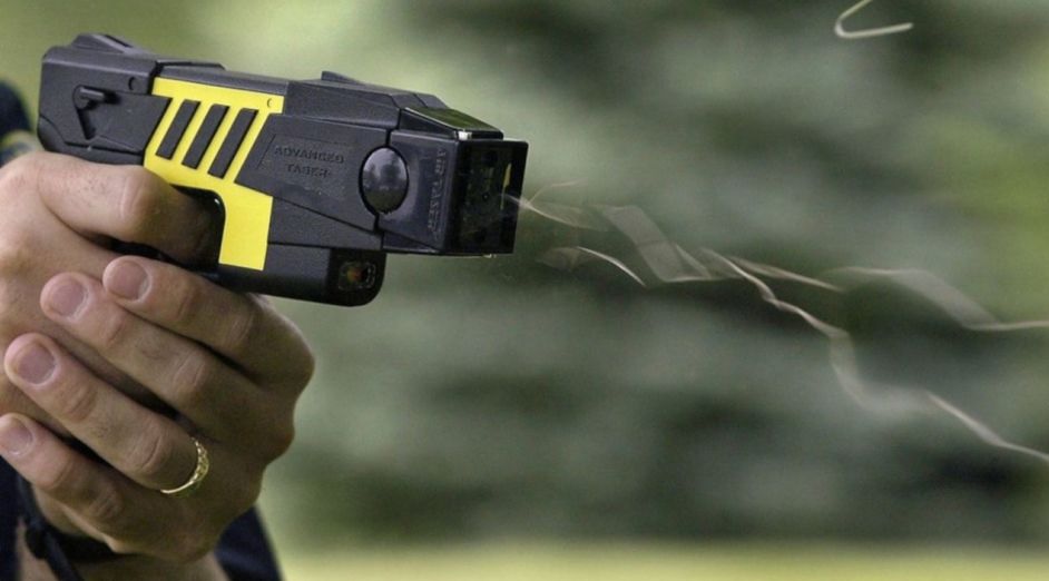 Aníbal Fernández compró pistolas Taser y dijo que “seguramente” CABA también podrá usarlas