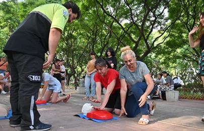 Reanimación Cardiopulmonar en la Plaza María Ana Mogas