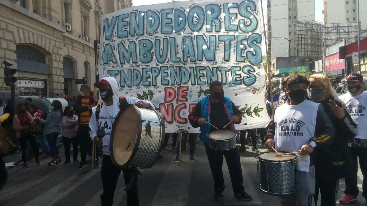 Once: manteros marchan a Plaza Miserere a tres años de la muerte de su colega Beatriz y piden una Ley de regularización