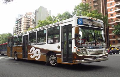 Un colectivo de la Línea 39 pasó por encima a un peatón
