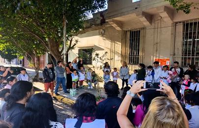 Jornada de plantación por la memoria en la escuela “Tomás Santa Coloma”