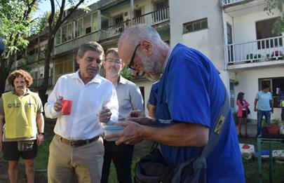 El Ministro de salud porteño visitó el barrio Los Perales