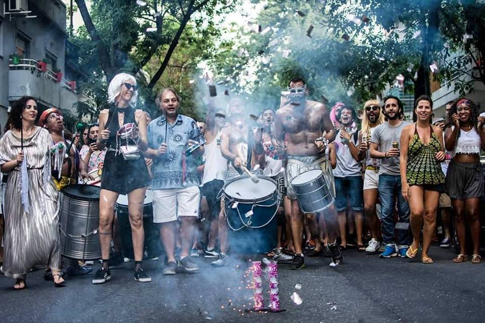 Nuevo cortejo Bloco Carnavalesco Cordão de Prata en las calles del Abasto y el Parque de la Estación