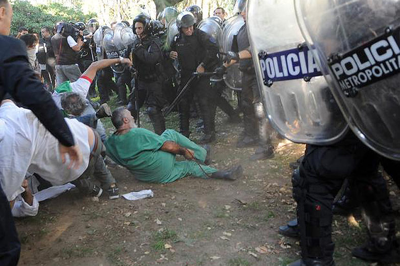 La oposición criticó la llegada de Burzaco y sostuvo que es responsable de “la represión en el Indoamericano y el Borda”