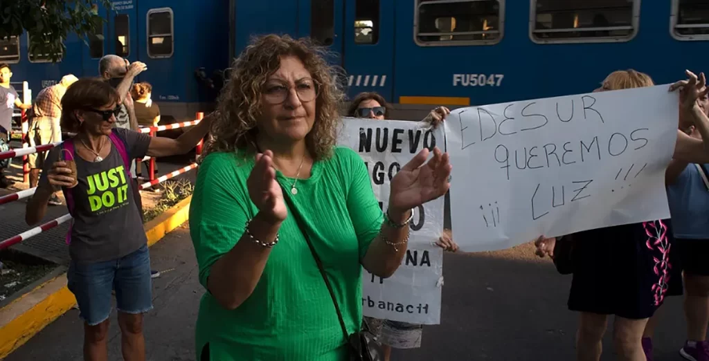 Falta de luz y fuertes reclamos vecinales
