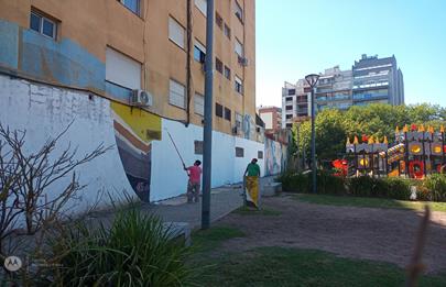 Liniers: Tapan histórico mural de la plaza Isidora